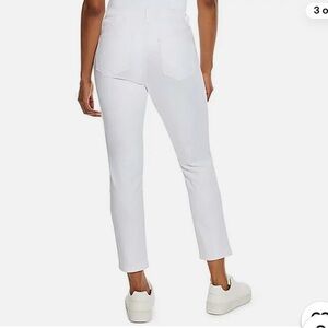 Nine West ladies  top jean size 14 bright white brand new with tag very comfy